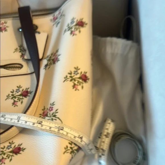 NWT Coach White Tote Bag with Floral Design - Picture 13 of 15